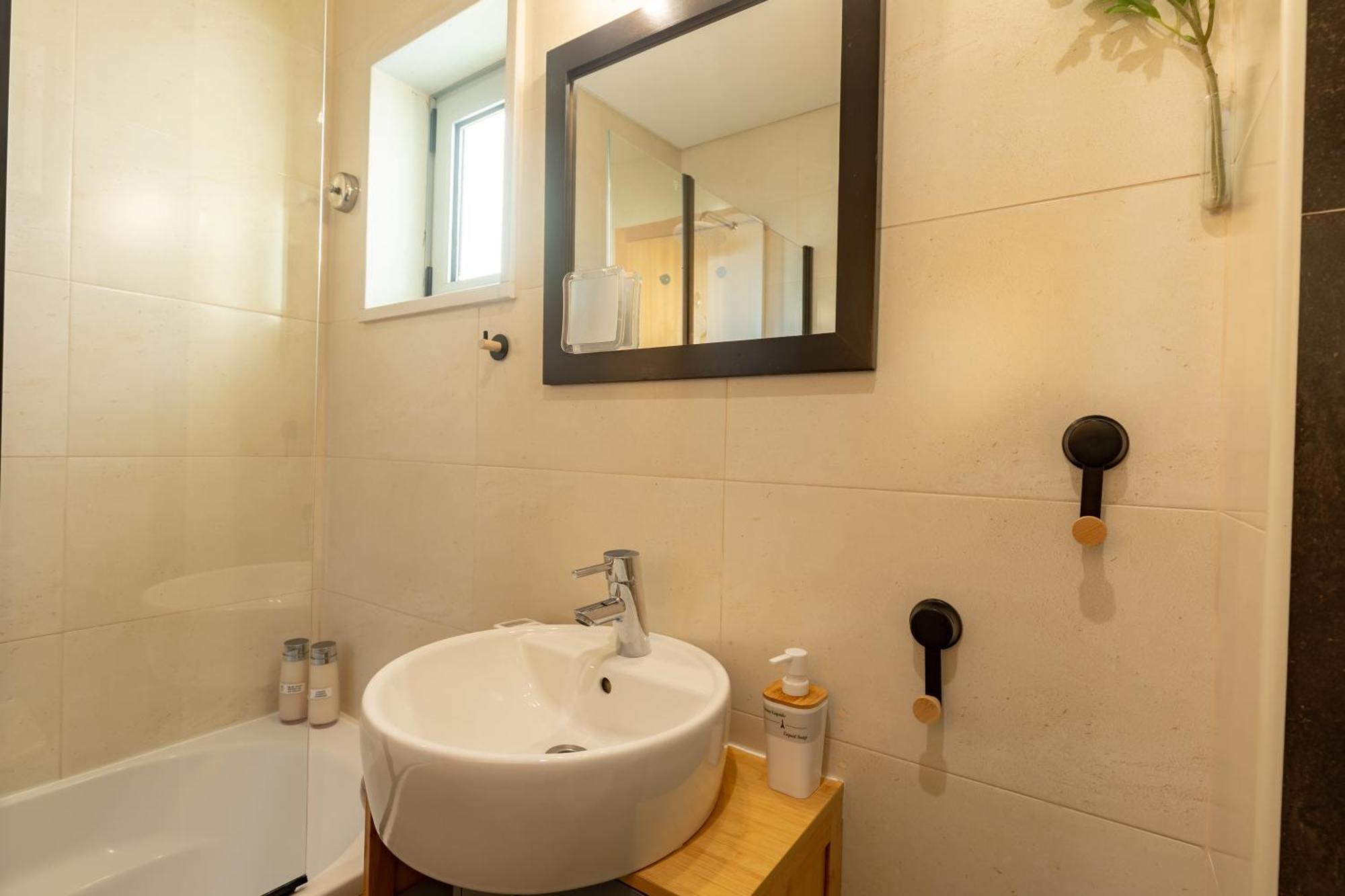 Francos Relaxing Apartment By The Metro Porto Ngoại thất bức ảnh